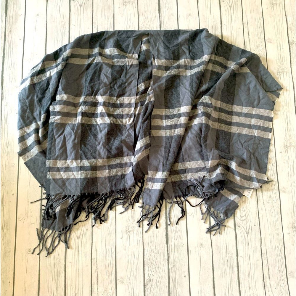 Sizzu gray plaid poncho with fringe